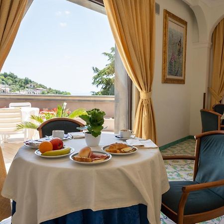 Hotel Montana SantʼAgata sui Due Golfi Buitenkant foto