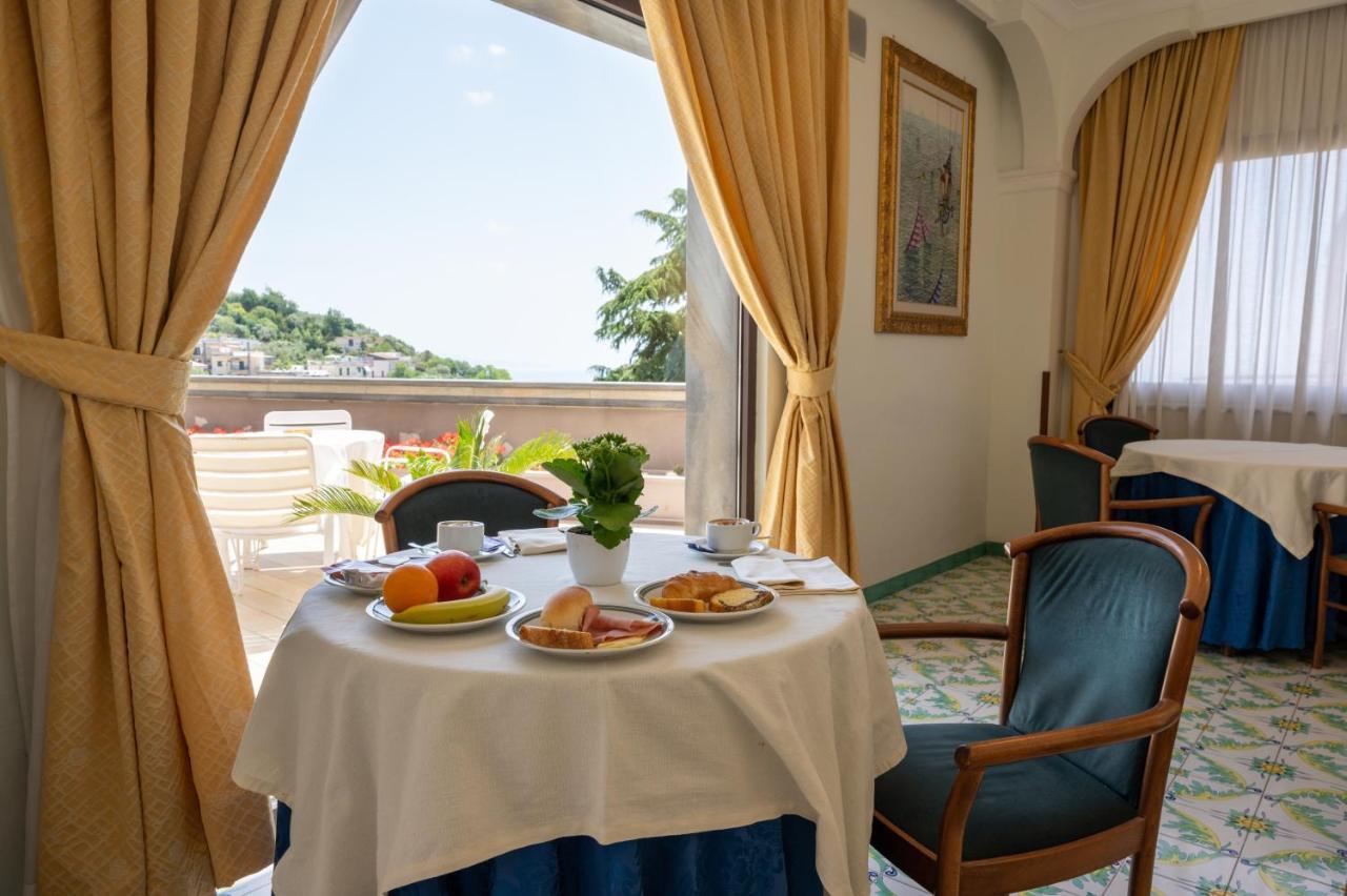 Hotel Montana SantʼAgata sui Due Golfi Buitenkant foto