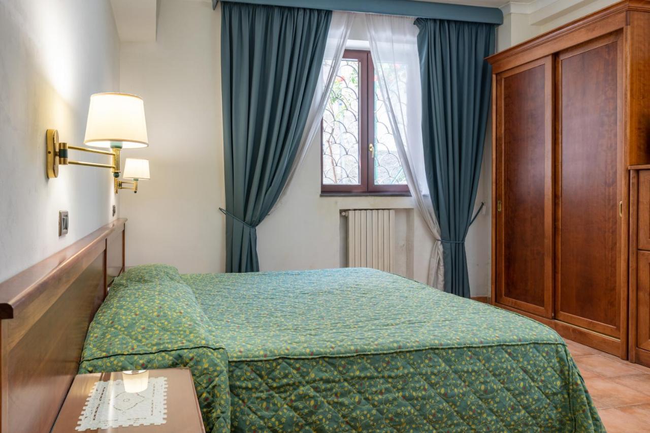 Hotel Montana SantʼAgata sui Due Golfi Buitenkant foto