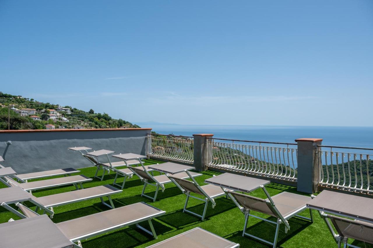 Hotel Montana SantʼAgata sui Due Golfi Buitenkant foto