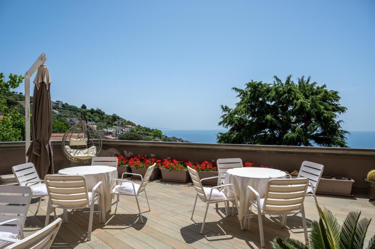Hotel Montana SantʼAgata sui Due Golfi Buitenkant foto