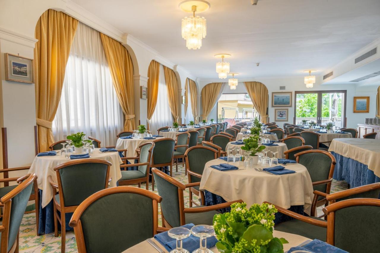 Hotel Montana SantʼAgata sui Due Golfi Buitenkant foto