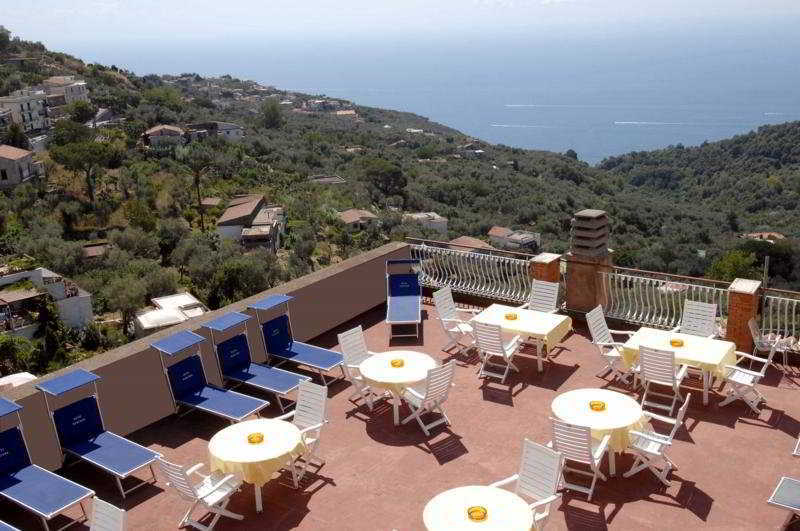 Hotel Montana SantʼAgata sui Due Golfi Buitenkant foto
