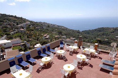 Hotel Montana SantʼAgata sui Due Golfi Buitenkant foto