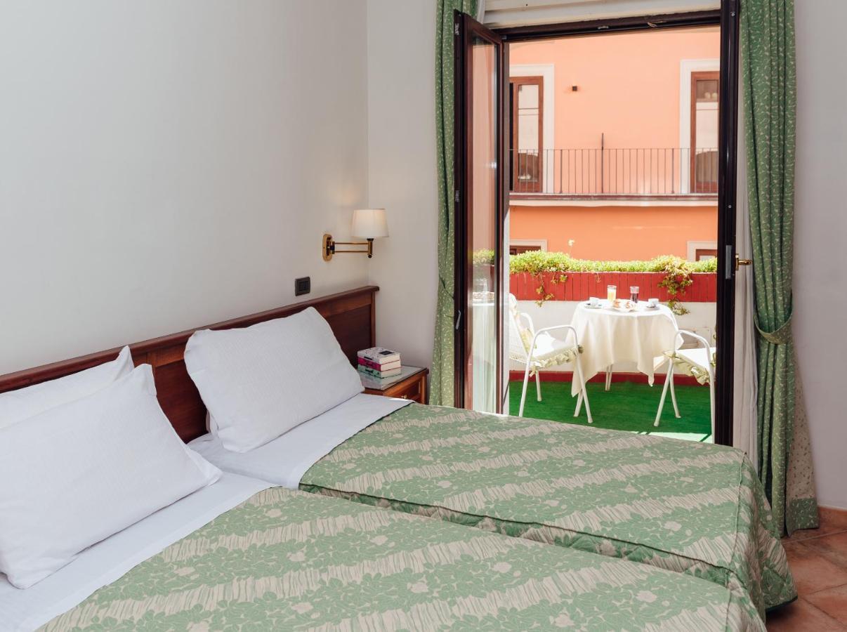 Hotel Montana SantʼAgata sui Due Golfi Buitenkant foto