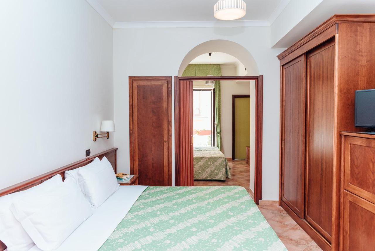 Hotel Montana SantʼAgata sui Due Golfi Buitenkant foto