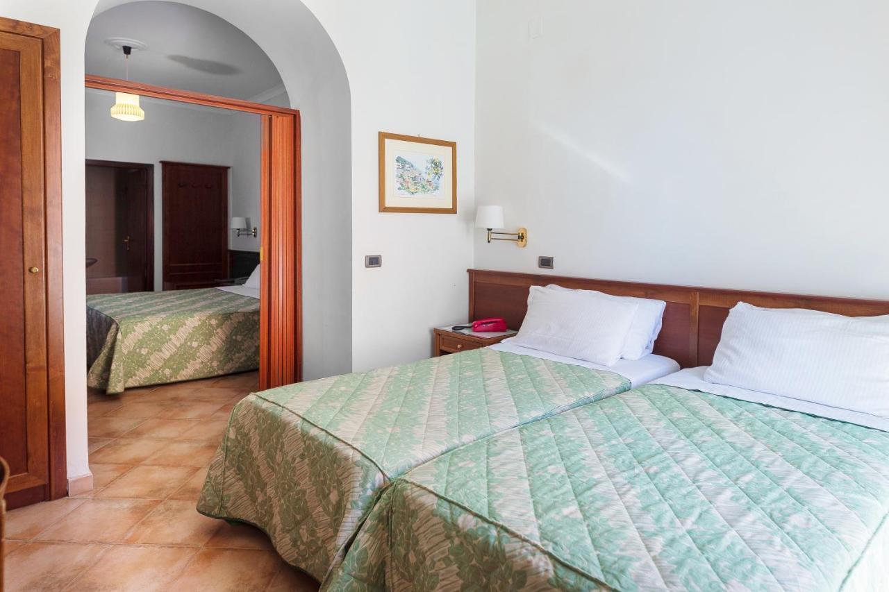 Hotel Montana SantʼAgata sui Due Golfi Buitenkant foto