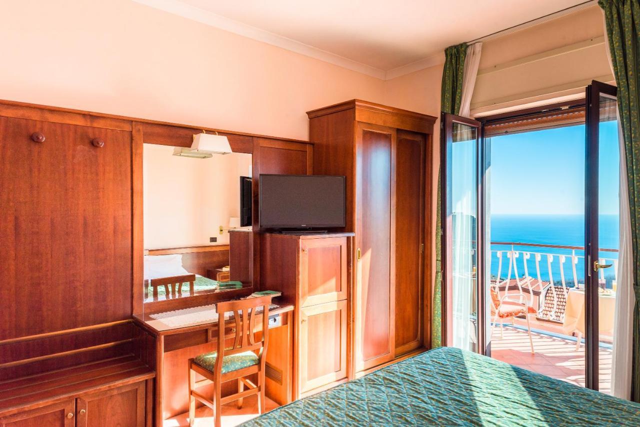 Hotel Montana SantʼAgata sui Due Golfi Buitenkant foto
