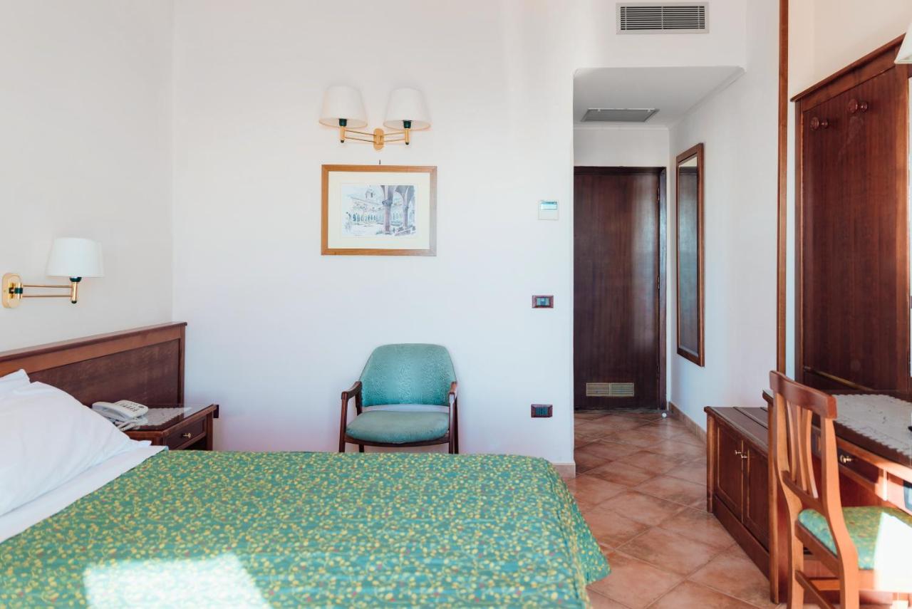 Hotel Montana SantʼAgata sui Due Golfi Buitenkant foto