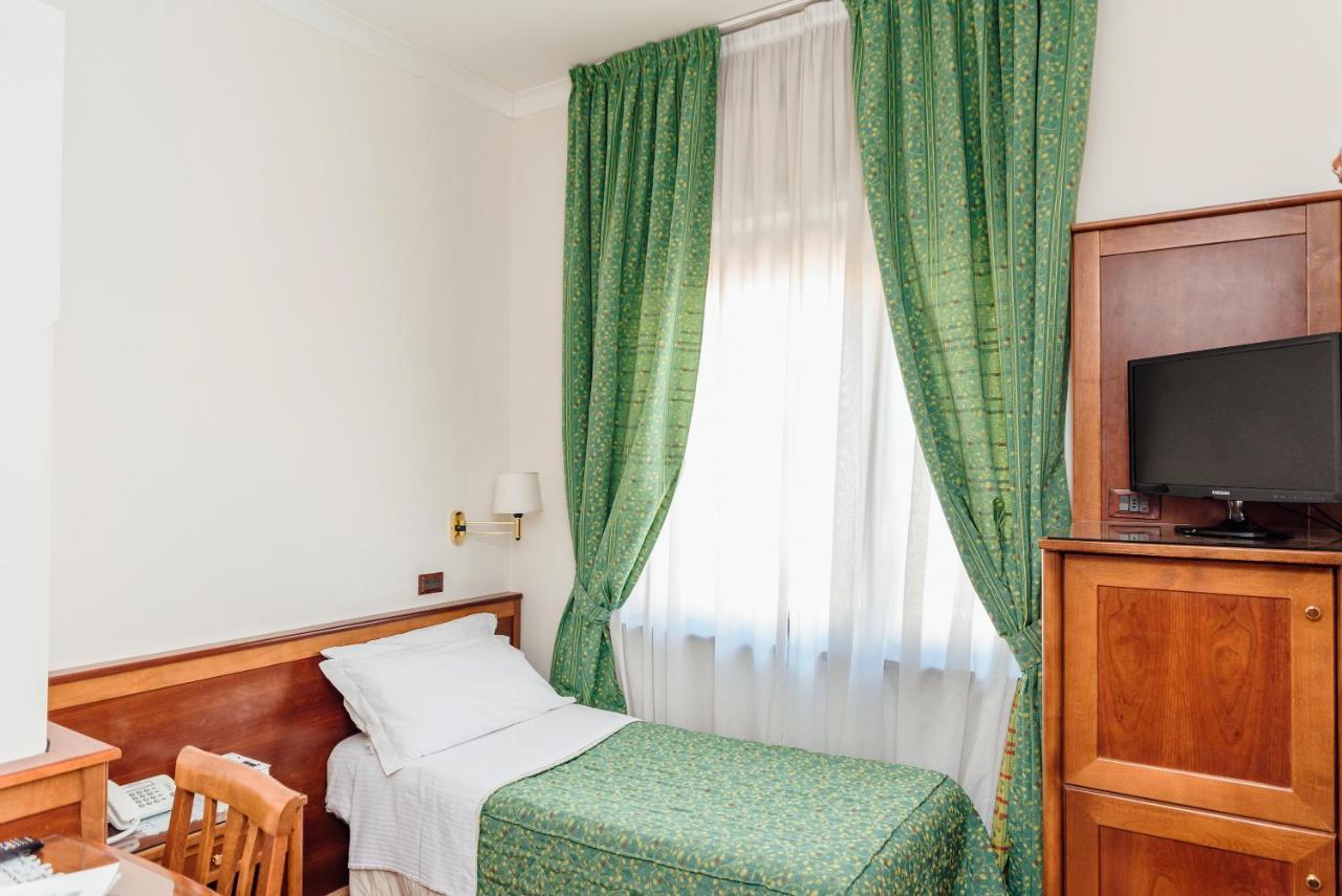 Hotel Montana SantʼAgata sui Due Golfi Buitenkant foto