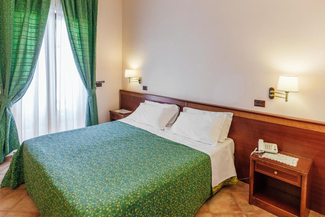 Hotel Montana SantʼAgata sui Due Golfi Buitenkant foto