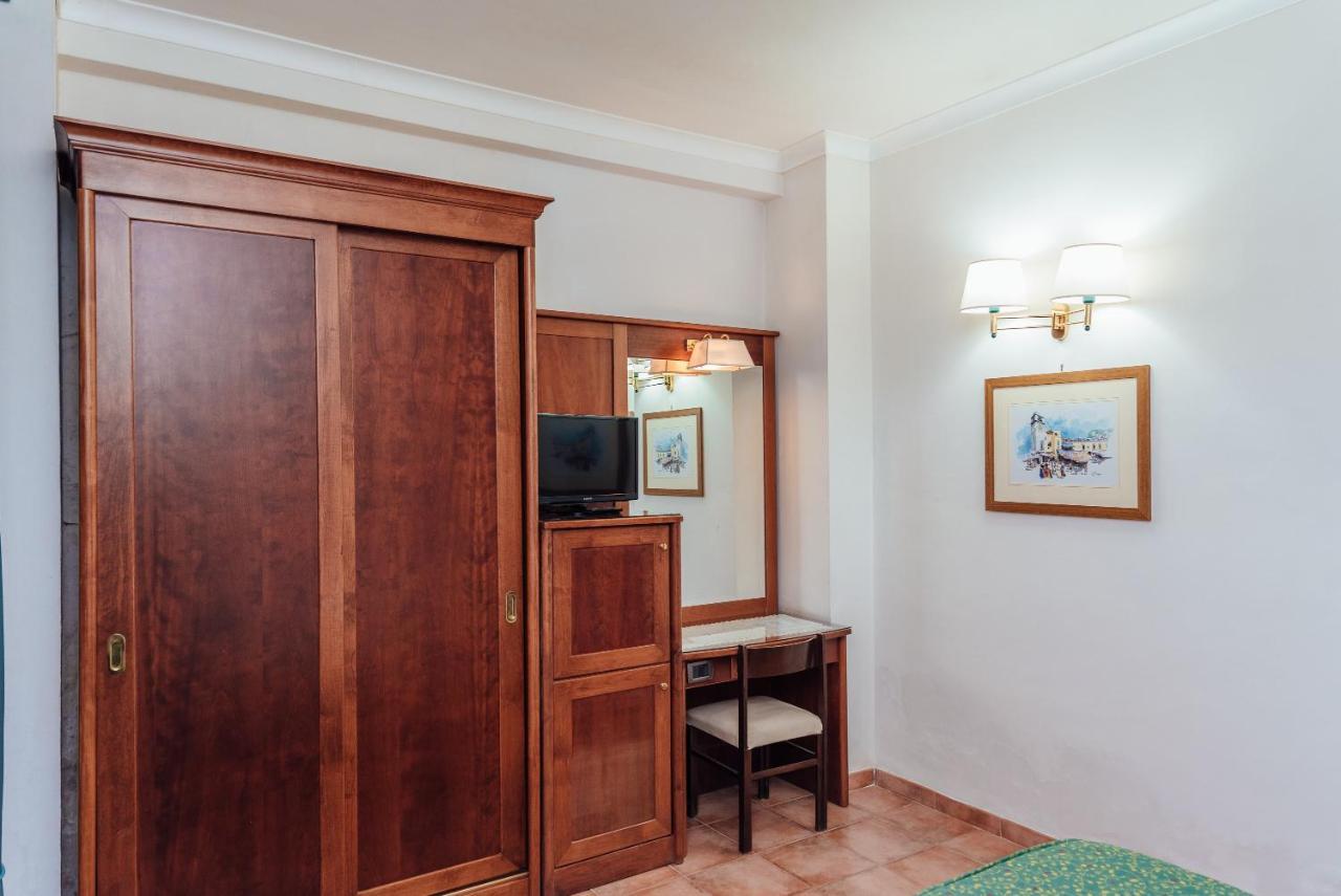 Hotel Montana SantʼAgata sui Due Golfi Buitenkant foto