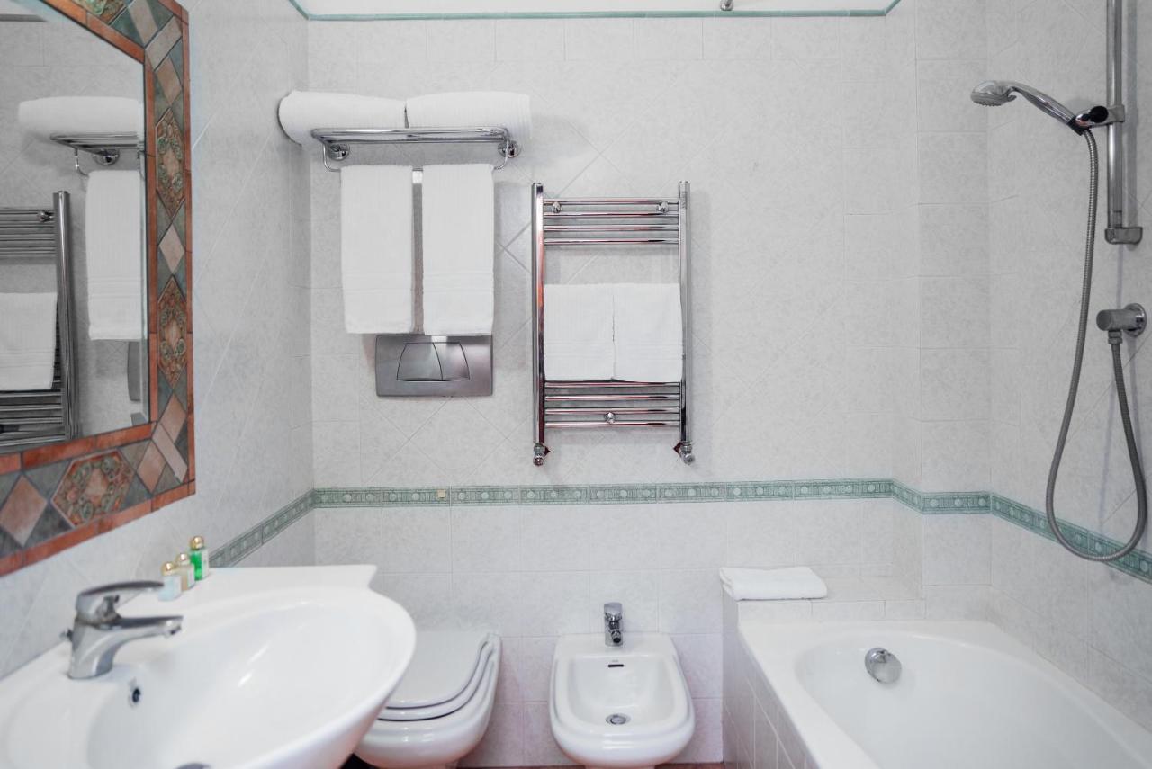 Hotel Montana SantʼAgata sui Due Golfi Buitenkant foto